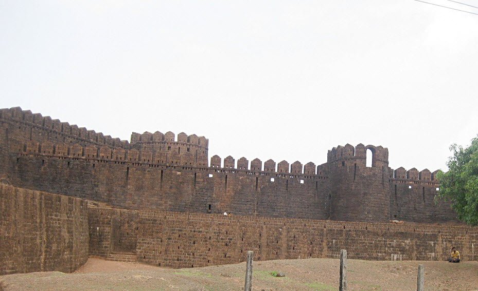 Hammigi Fort, Gadag, Karnataka - Vushii.com